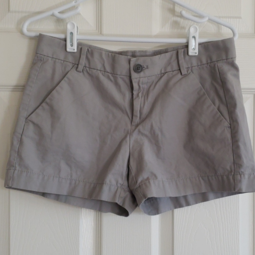 GAP khakis short